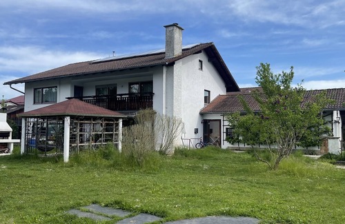 Traunreut Apartamento | Alquiler-Confortable-Baño Privado-Vista al bosque