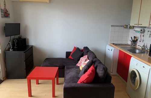 Cote Pavee Apartamento | Apartamento con vistas a la ciudad del espacio y piscina.