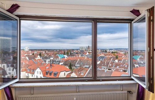 Weststadt Sudlicher Teil Apartamento | Apartamento 'Panorama-Blick Über Karlsruhe' con vistas a la montaña y Wi-Fi