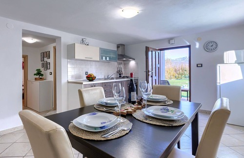 Krsan Apartamento | Apartamento Paola by Interhome