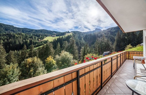 Racines Apartamento | Apartamento "Parigger Apt Zirbe" con balcón privado, jardín compartido y Wi-Fi