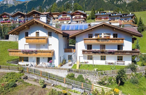 Racines Apartamento | Apartamento "Parigger Apt Zirbe" con balcón privado, jardín compartido y Wi-Fi