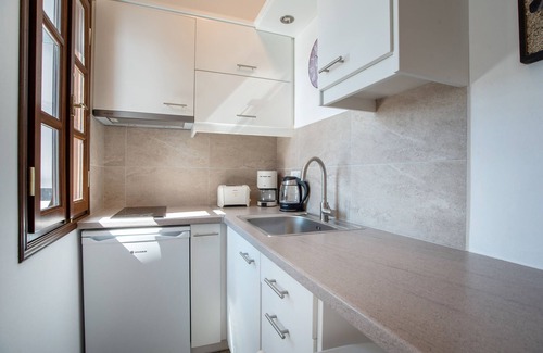 Naxos Apartamento | Apartamento 'Peaceful, Panoramic Seaview Retreat' con vistas al mar, Wi-Fi y aire acondicionado.