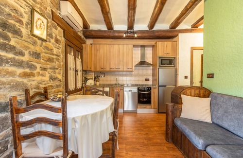 Borrastre Apartamento | Apartamento 'Peña Roya' con vistas a la montaña, jardín compartido y Wi-Fi