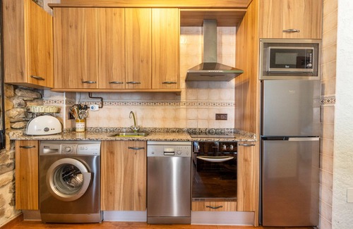 Borrastre Apartamento | Apartamento 'Peña Roya' con vistas a la montaña, jardín compartido y Wi-Fi