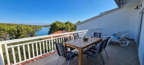 Vrboska Apartamento | Apartment Penthouse by the sea