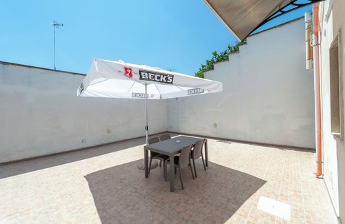 Squinzano Apartamento | Apartamento 'Petra' con jardín privado y Wi-Fi