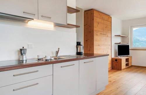 Barbiano Apartamento | Apartamento 'Pferscher - Apt Nussbaum' con vistas a la montaña, terraza compartida y Wi-Fi