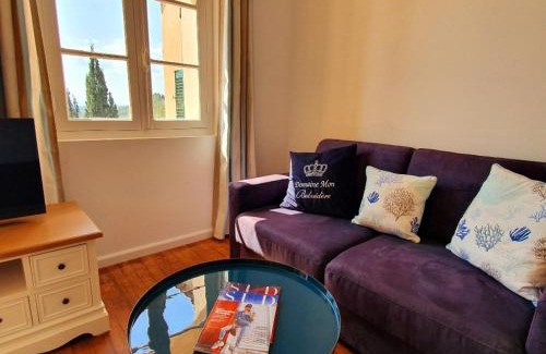 Chateauneuf-Grasse Casa | Apartment Picasso in large park with heated pool