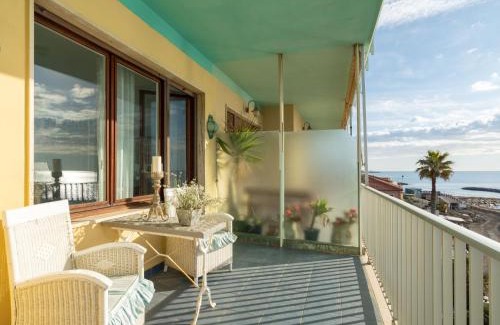 Riva Ligure Apartamento | Apartment Pieds dans l'eau by Interhome