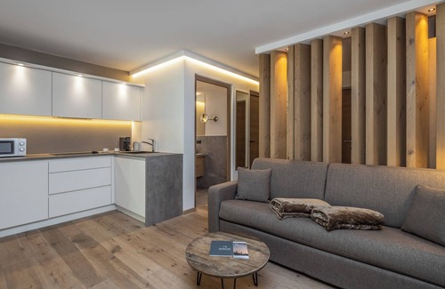 Burgusio Apartamento | Apartment 'Planitza' with Shared Pool, Private Terrace and Wi-Fi