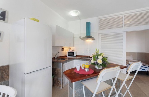 Alojera Apartamento | Apartamento 'Playa Azul - 4' con vistas al mar, Wi-Fi y aire acondicionado