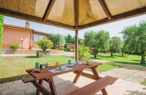 Orentano Apartamento | Apartment Ponziani-2 by Interhome