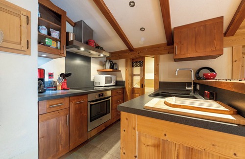 Saint-Jean-de-Sixt Apartamento | Apartamento 'Appartement Proche La Clusaz' con vistas a la montaña y balcón