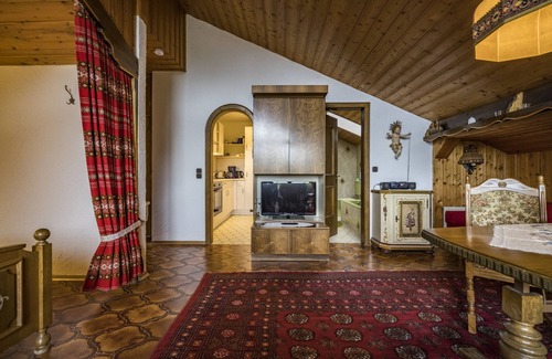 Bayerisch Gmain Apartamento | Apartamento Predigtstuhl con balcón y vistas a la montaña