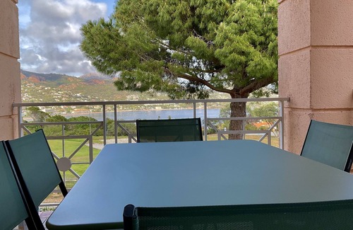 Cap Esterel Apartamento | Apartment PREMIUM in the village CAP ESTEREL sea view renovated air-conditioned ground floor