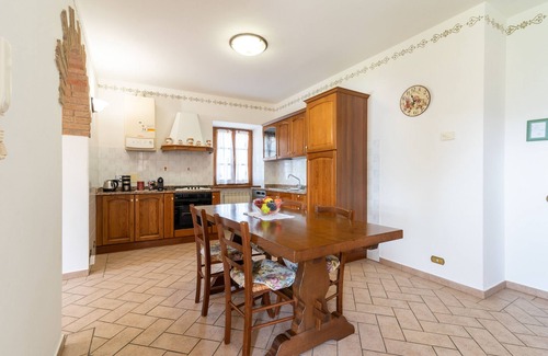 Lisciano Niccone Otro | Apartamento 'Pugnano Alto - Porcino' con piscina compartida, terraza privada y Wi-Fi