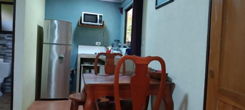 La Fortuna Apartamento | Apartment-Pura Vida-wi-fi-6 people, AC- parking-river-garden