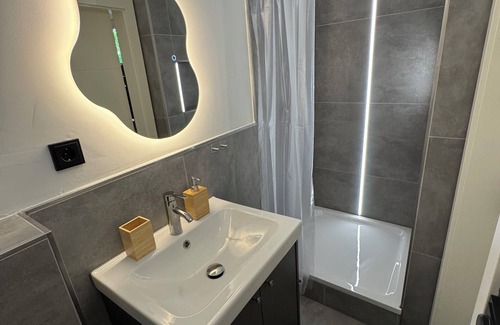 Iserlohn Apartamento | Apartment "Pure & Stylish: Black"