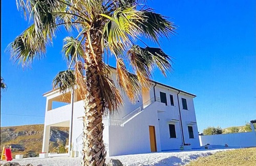 Montallegro Apartamento | Apartment 'Quadrone Torre Salsa' with Sea View, Shared Terrace and Air Conditioning