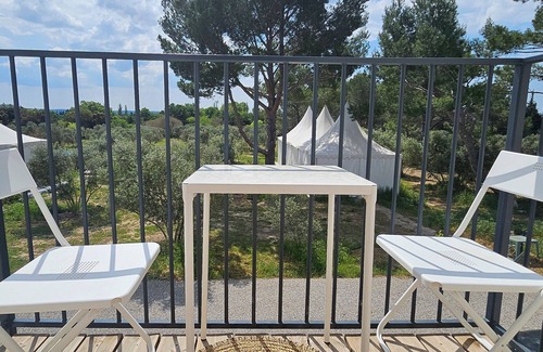 Pelissanne Apartamento | APARTMENT R+1 IN THE HEART OF THE OLIVE GROVES IN PROVENCE: SUN AND CICADAS GUARANTEED!