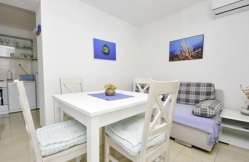 Baric Draga Apartamento | Apartamento Renata by Interhome