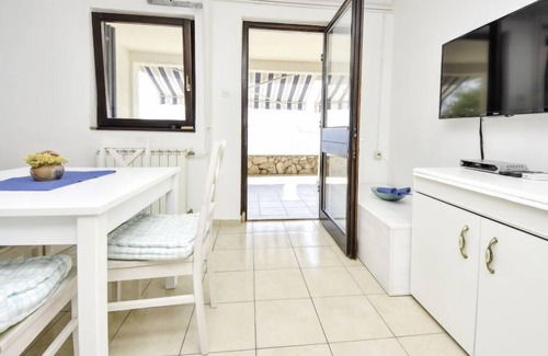 Baric Draga Apartamento | Apartamento Renata by Interhome