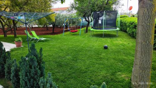 Fazana Apartamento | Apartment R & Z-Brand new family apartment with a spacious yard