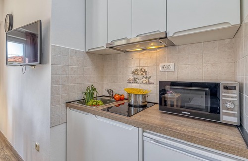 Okrug Gornji Apartamento | Apartment Rafaela 220m From the Beach