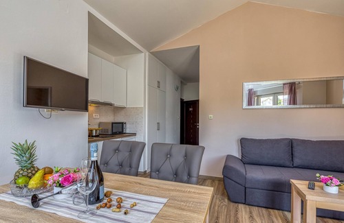 Okrug Gornji Apartamento | Apartment Rafaela 220m From the Beach