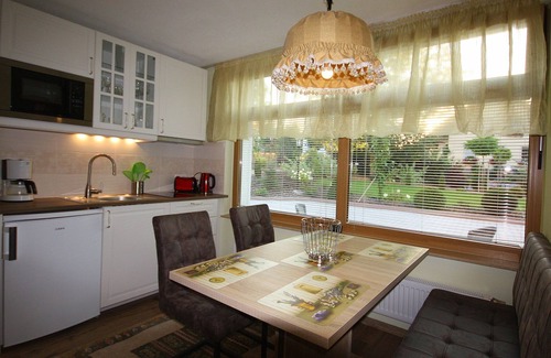 Steinbach Apartamento | Apartamento Rebstock, 64m² con TV de pantalla plana y terraza privada.