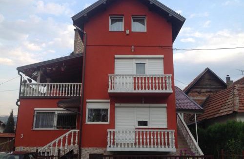Visoko Apartamento | Apartment Red House