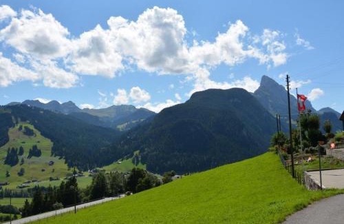 Saanen Apartamento | Apartment Rehweid - EG by Interhome