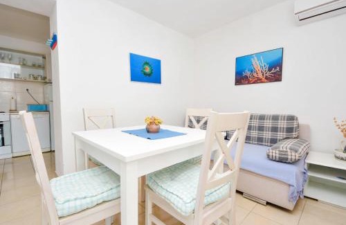 Baric Draga Apartamento | Apartment Renata by Interhome
