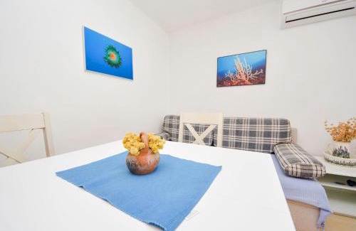 Baric Draga Apartamento | Apartment Renata by Interhome