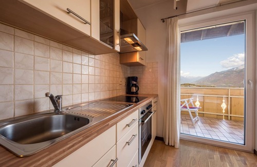 Tesimo Apartamento | Apartamento "Residenz Kronstein - 5" con balcón, jardín, vistas a la montaña y Wi-Fi