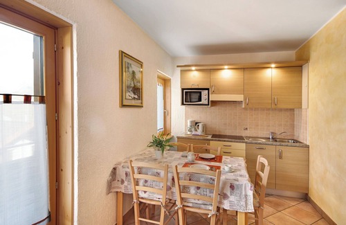 Teola Apartamento | Apartamento Residencia Attila Panorama con vistas a la montaña, balcón y Wi-Fi