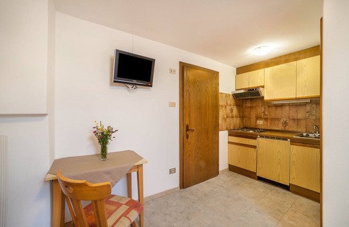 Curon Venosta Apartamento | Apartamento "Rieglhof Hennennest" con vistas a la montaña, jardín y Wi-Fi