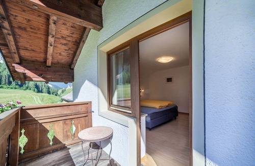 Curon Venosta Apartamento | Apartamento "Rieglhof Hennennest" con vistas a la montaña, jardín y Wi-Fi