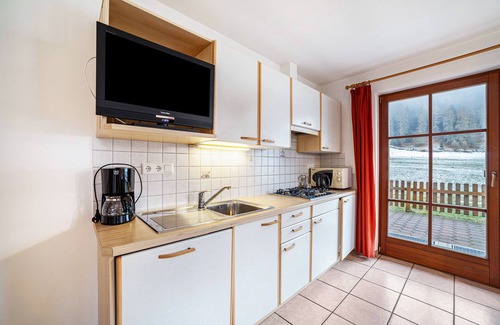 Curon Venosta Apartamento | Apartamento "Rieglhof Maisel" con vistas a la montaña, jardín y Wi-Fi