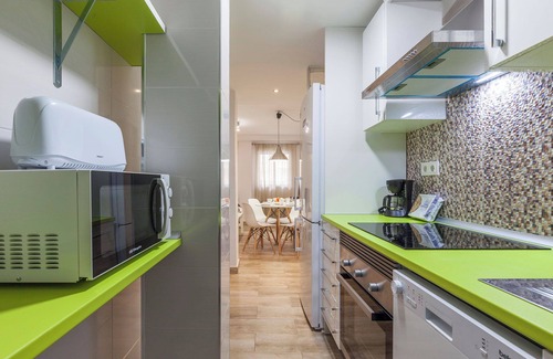 San Carlos-Tartessos Apartamento | Apartment 'Ritual Sevilla Santa Justa 2' with Balcony, Wi-Fi and Air Conditioning