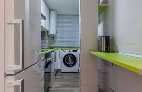 San Carlos-Tartessos Apartamento | Apartment 'Ritual Sevilla Santa Justa 2' with Balcony, Wi-Fi and Air Conditioning
