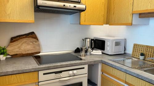 Sarntal Apartamento | Apartment Rohrer - Zirm - Zirbe Cirmolo mit Schloss- und Schourtblick