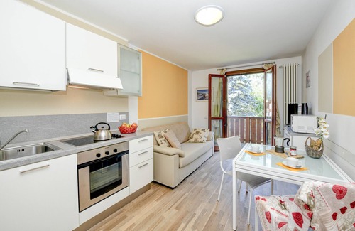 Carisolo Apartamento | Apartamento 'Rosa delle Dolomiti Bilocale1' con vistas a la montaña y sauna compartida