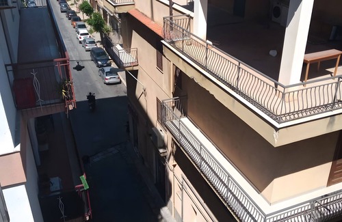 Bagheria Apartamento | Apartamento 'Rosalbita' con balcón y aire acondicionado