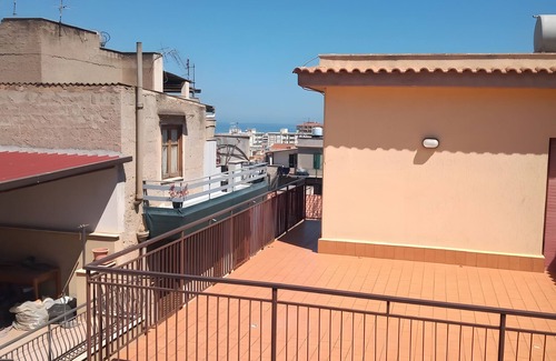 Bagheria Apartamento | Apartamento 'Rosalbita' con balcón y aire acondicionado