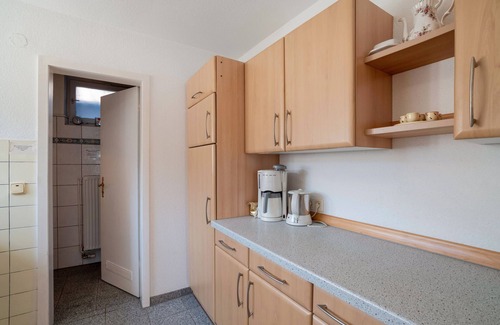 Obermusbach Apartamento | Apartamento 'Rosen-Ferienwohnung' con terraza privada, jardín compartido y Wi-Fi