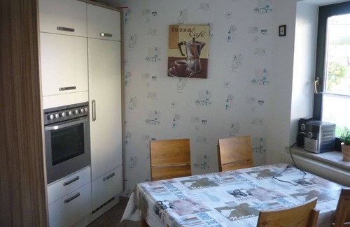 Niedershausen Apartamento | Apartamento 'Rosita' con terraza privada, jardín privado y Wi-Fi