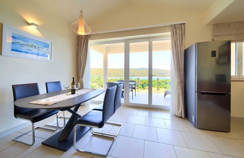Kornic Apartamento | Apartamento ROYAL 2 con piscina y jacuzzi