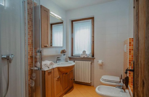 Valdidentro Apartamento | Apartamento 'Rustico Pradella Apartments' con vistas a la montaña, terraza compartida y Wi-Fi